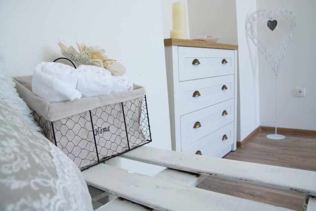 Stylovy Apartman V Centru Nachoda Buitenkant foto