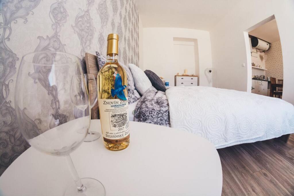 Stylovy Apartman V Centru Nachoda Buitenkant foto